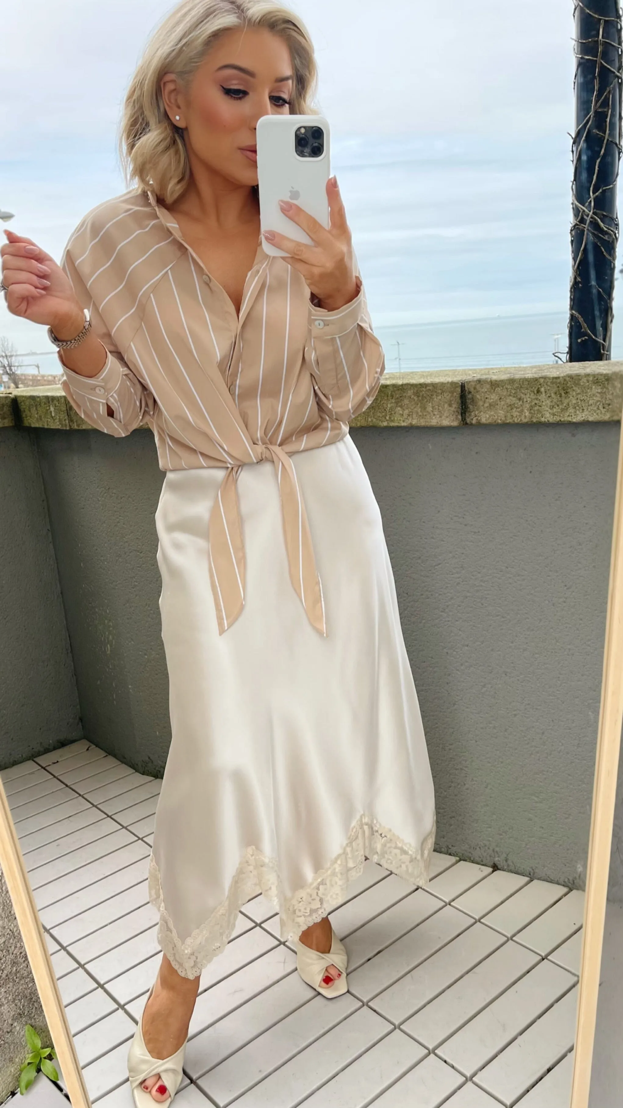 TALIA STRIPED SHIRT - LATTE